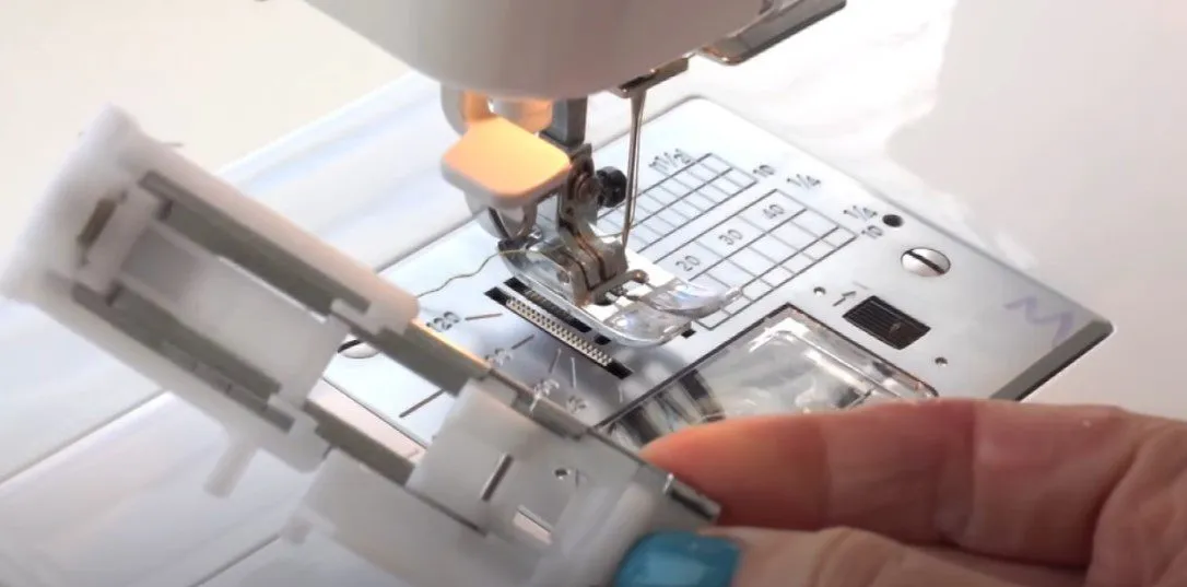 How To Use A Buttonhole Foot [Manual & Automatic]