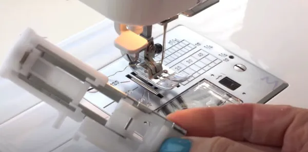 How To Use A Buttonhole Foot [Manual & Automatic]
