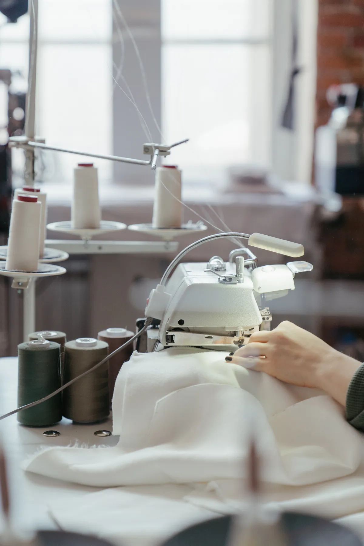 threading needle on sewing machine