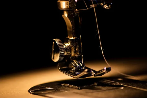 Understanding Sewing Machine Needle Sizes: Ballpoint vs. Universal